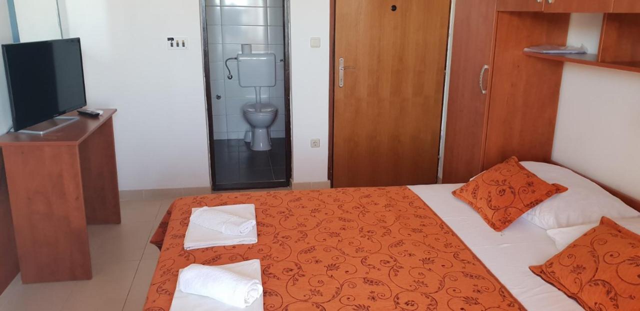 Kuca Pecine Bed & Breakfast Metajna Ngoại thất bức ảnh