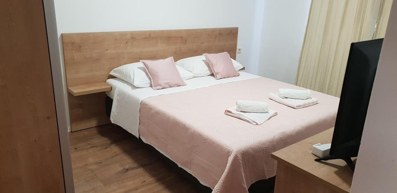 Kuca Pecine Bed & Breakfast Metajna Ngoại thất bức ảnh