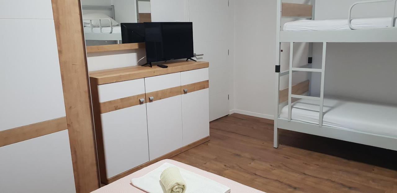 Kuca Pecine Bed & Breakfast Metajna Ngoại thất bức ảnh