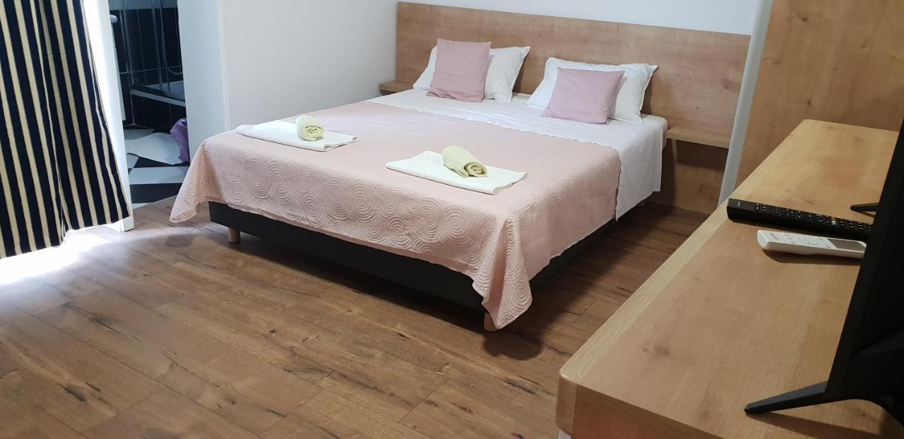 Kuca Pecine Bed & Breakfast Metajna Ngoại thất bức ảnh