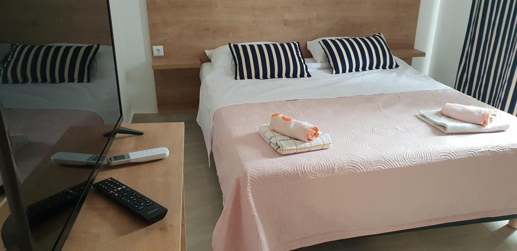 Kuca Pecine Bed & Breakfast Metajna Ngoại thất bức ảnh